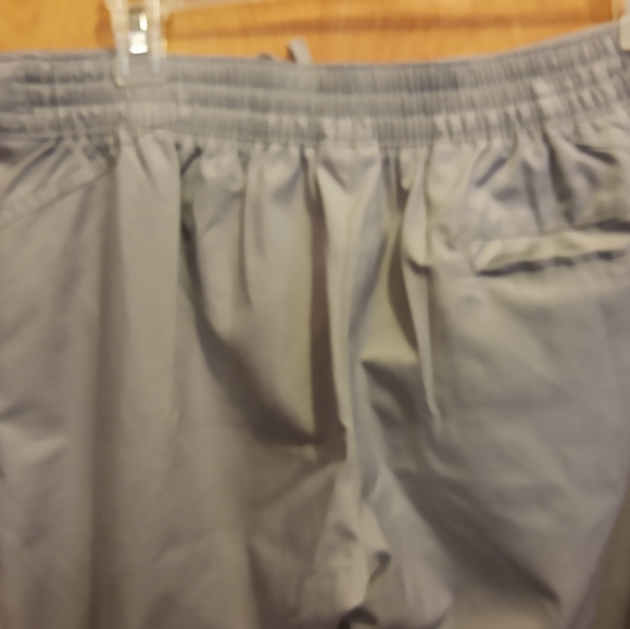 Nike size medium loose fitting capris - Picture 8 of 10